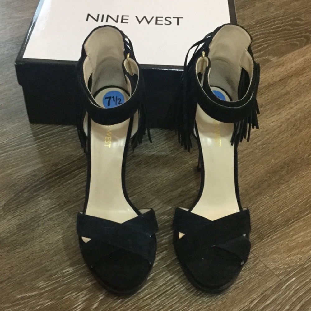 New 7.5 Nine West black fringe open toe heals - Picture 4 of 7